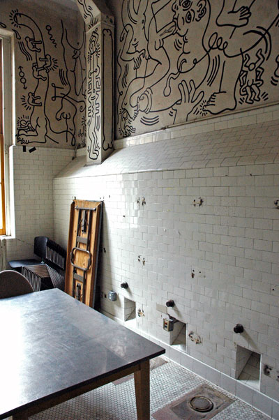 Keith_Haring_Center_room.jpg