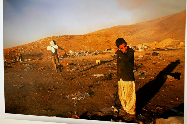 Rina_Castelnuovo_boys_at_dump.jpg