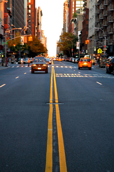 Manhattanhenge_looking_west.jpg