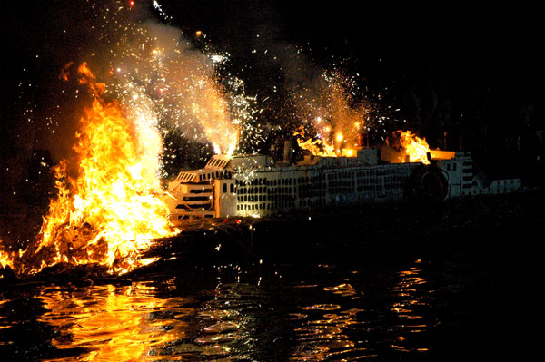 Naumachia_Queen_Mary_II.jpg