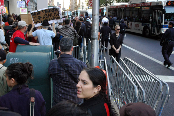 OWS_19_barricades_on_sidewalk.jpg