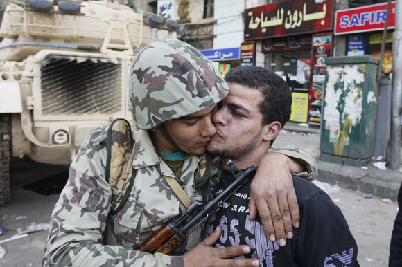 soldier_kisses_protester.jpg