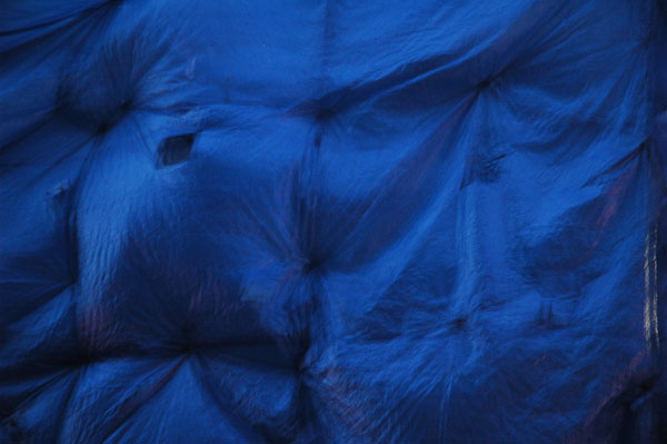 blue_wrapping_in_dark.jpg